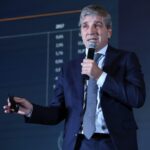 Créditos en dólares para desarrolladores: el anuncio de Caputo y la mirada del sector en la Expo Real Estate