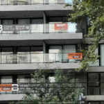 Créditos hipotecarios: el dilema de los bancos para prestar a 20 o 30 años con los depósitos que captan a 30 días